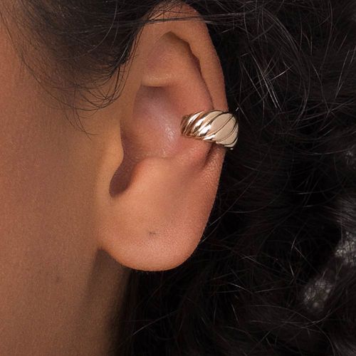 GOLD HILLS EAR CUFF