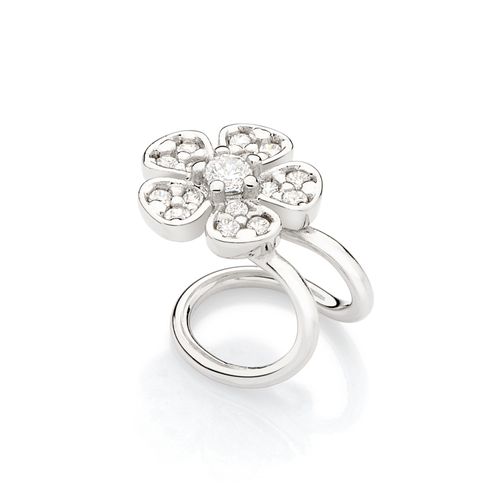 PLATINUM STUDDED DAISY FLOWER EAR CUFF