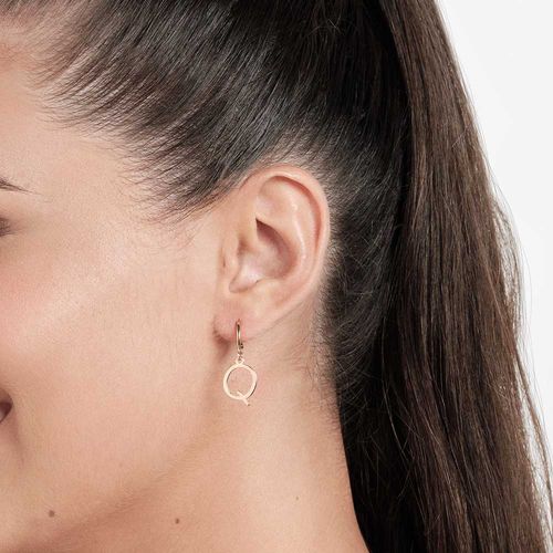 GOLD LETTER HUGGIE EARRINGS -LETTER Q