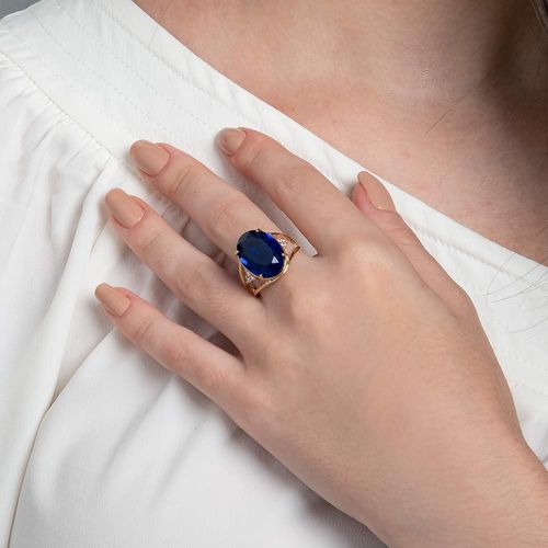 GOLD TRADITIONAL ROYALTY RING IN RED